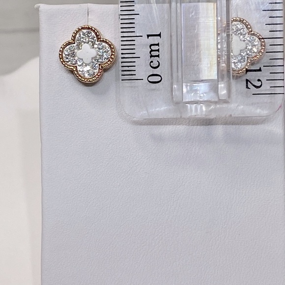 NEW Rose Gold Crystal Clover Earrings - Picture 5 of 5